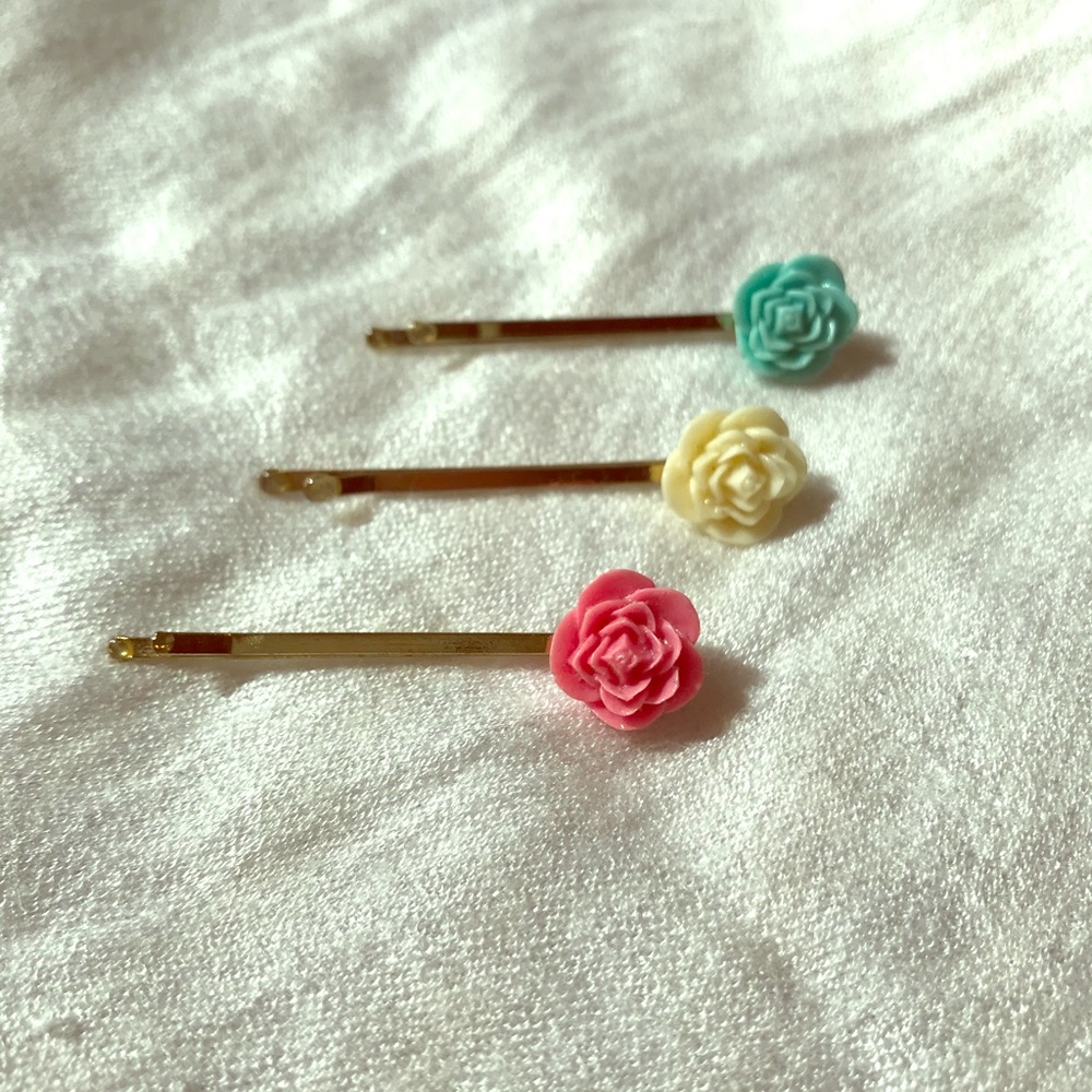 Flower / Gold Barrettes